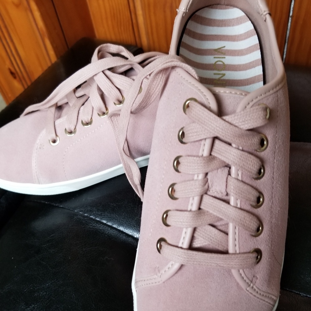 Vionic tennis shoes